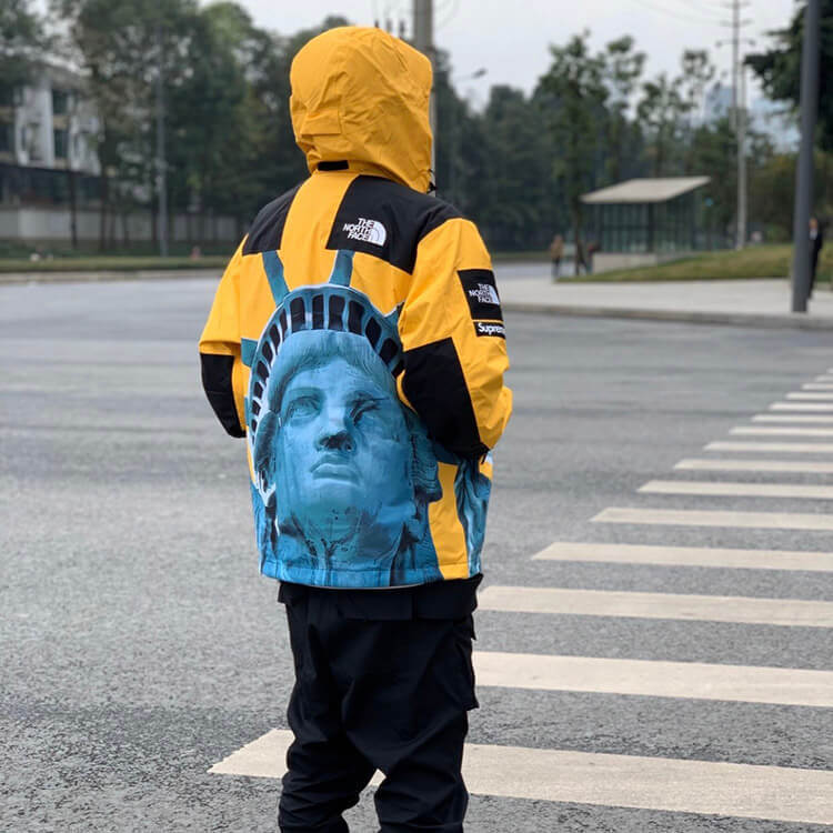 ★Supreme★送関込★UR確定★激レアコラボで話題のジャケット★